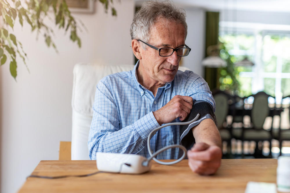 measure blood pressure at home